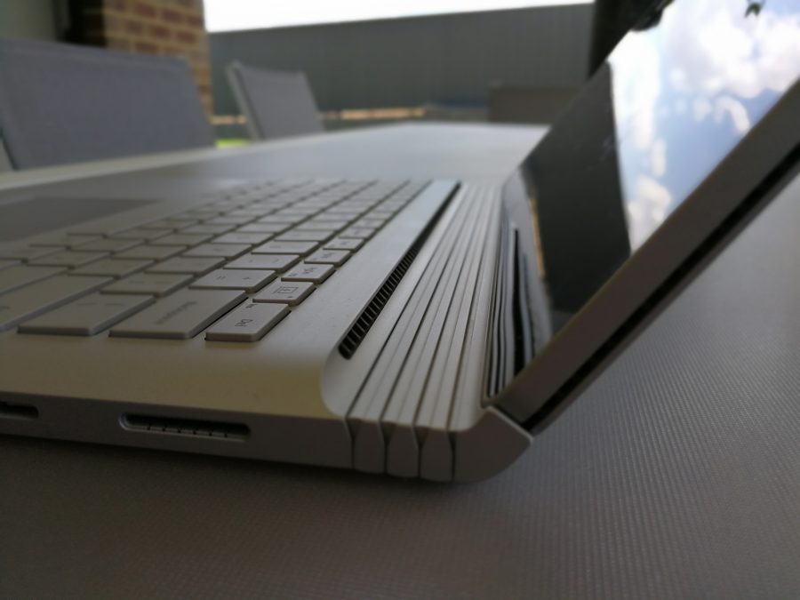 Review Microsoft Surface Book 2 offers performance and battery life